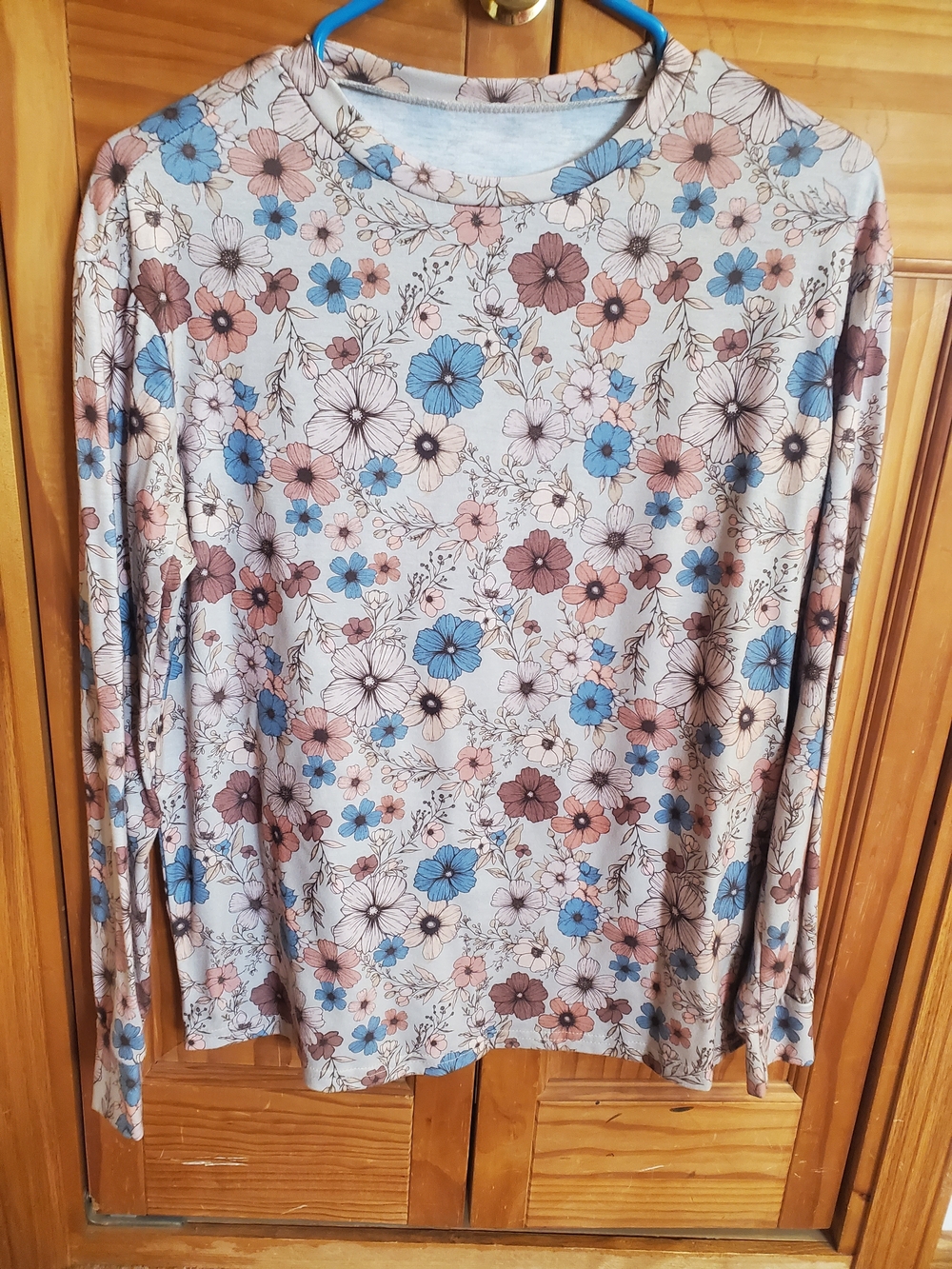 🌻 3/$20 Deal!! Women's Floral Long-Sleeve Tee in Blue, Brown & Pink